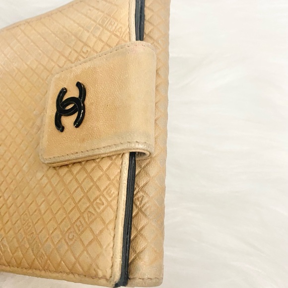 11.Chanel Beige Compact Wallet - Picture 5 of 10